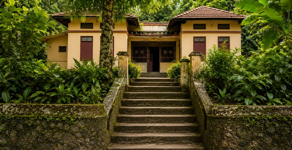 2.5 Acre Land with Old Bungalow in Kottoor, Kaviyoor